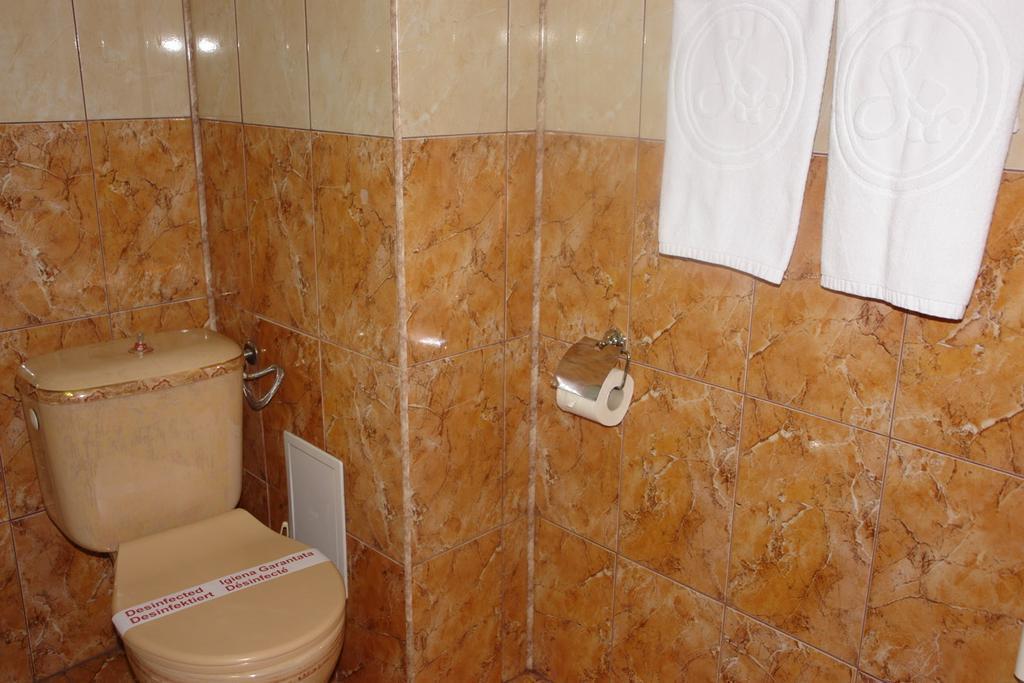 Hotel Sir Colentina ブカレスト エクステリア 写真