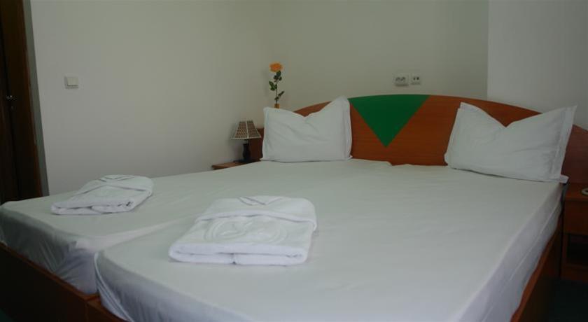 Hotel Sir Colentina ブカレスト エクステリア 写真