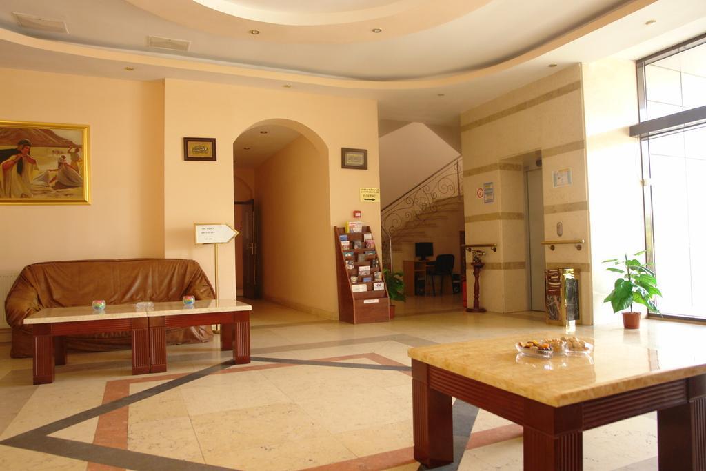 Hotel Sir Colentina ブカレスト エクステリア 写真
