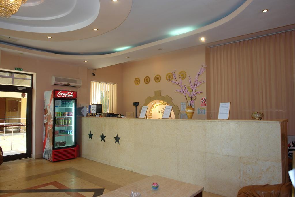 Hotel Sir Colentina ブカレスト エクステリア 写真
