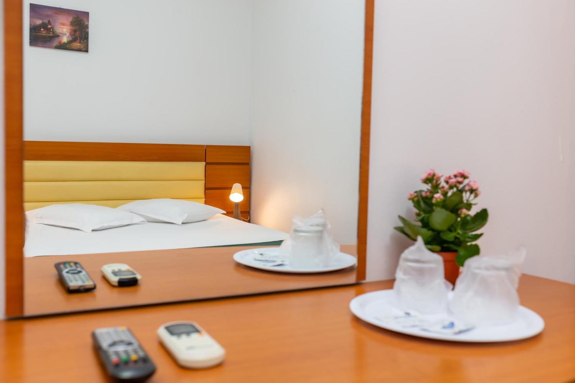 Hotel Sir Colentina ブカレスト エクステリア 写真