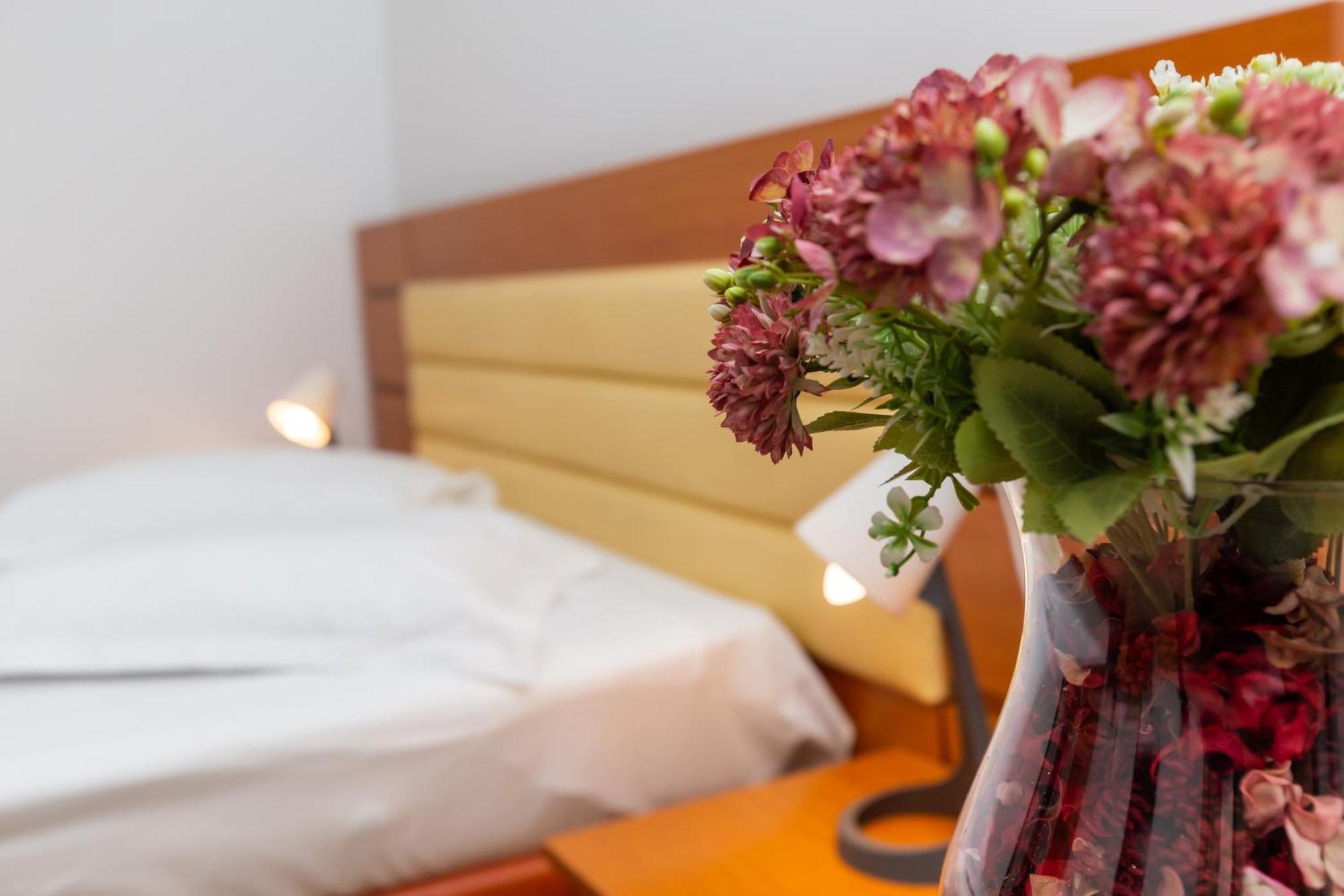 Hotel Sir Colentina ブカレスト エクステリア 写真