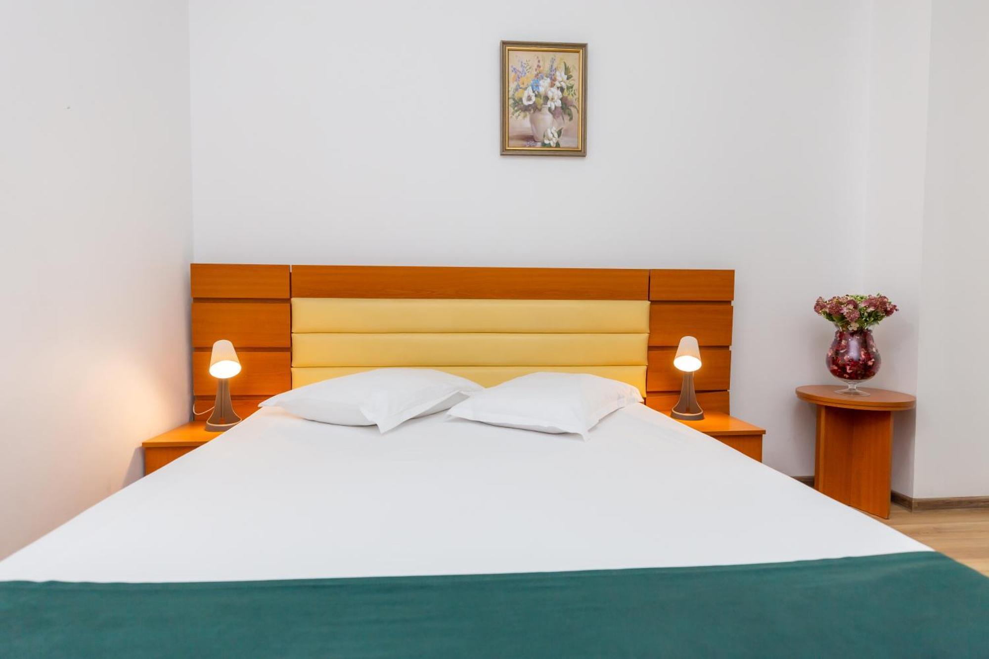Hotel Sir Colentina ブカレスト エクステリア 写真