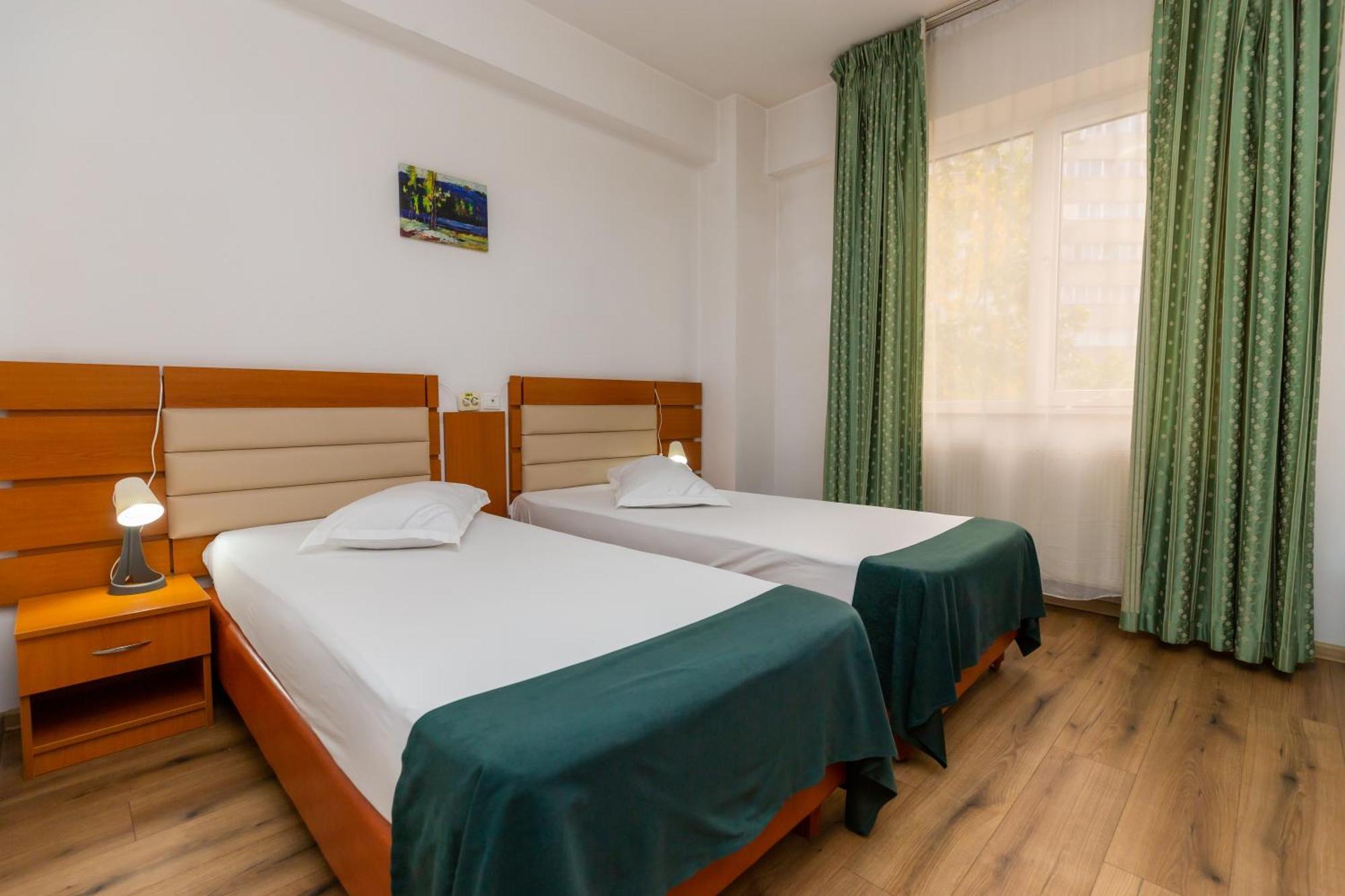 Hotel Sir Colentina ブカレスト エクステリア 写真