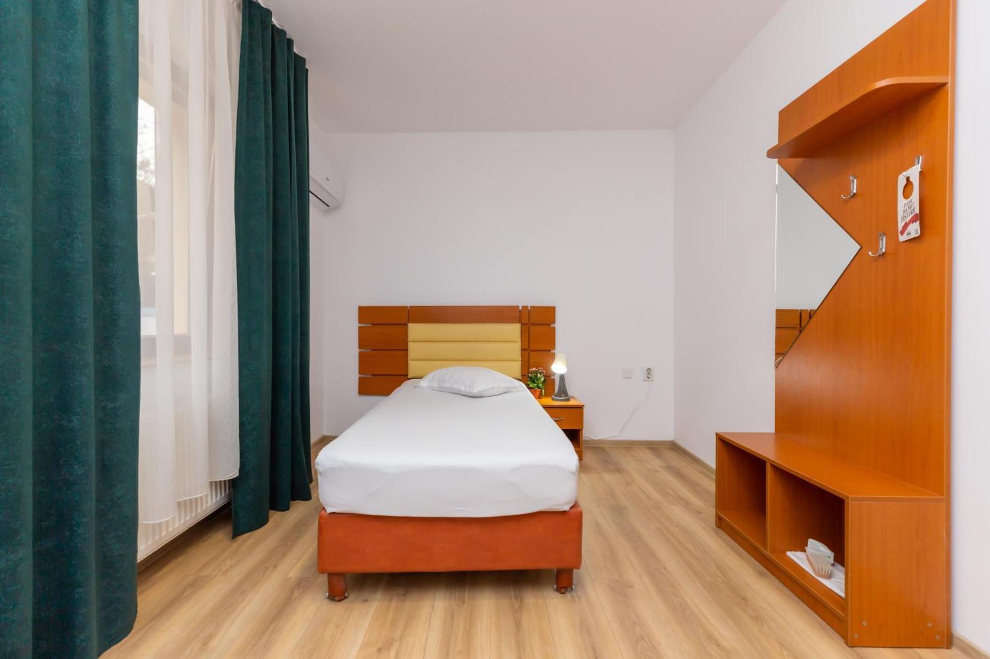 Hotel Sir Colentina ブカレスト エクステリア 写真