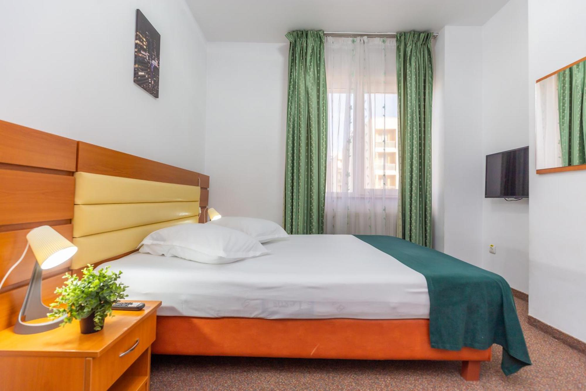Hotel Sir Colentina ブカレスト エクステリア 写真