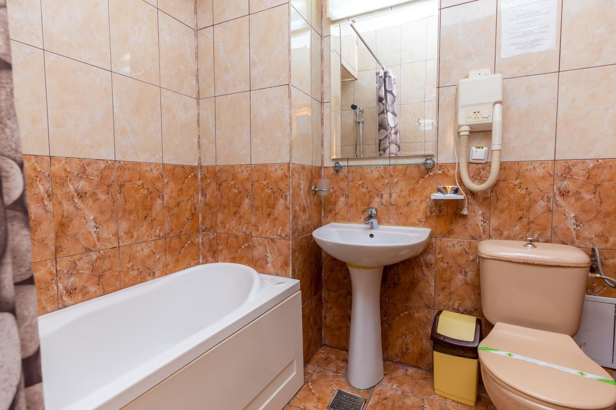Hotel Sir Colentina ブカレスト エクステリア 写真